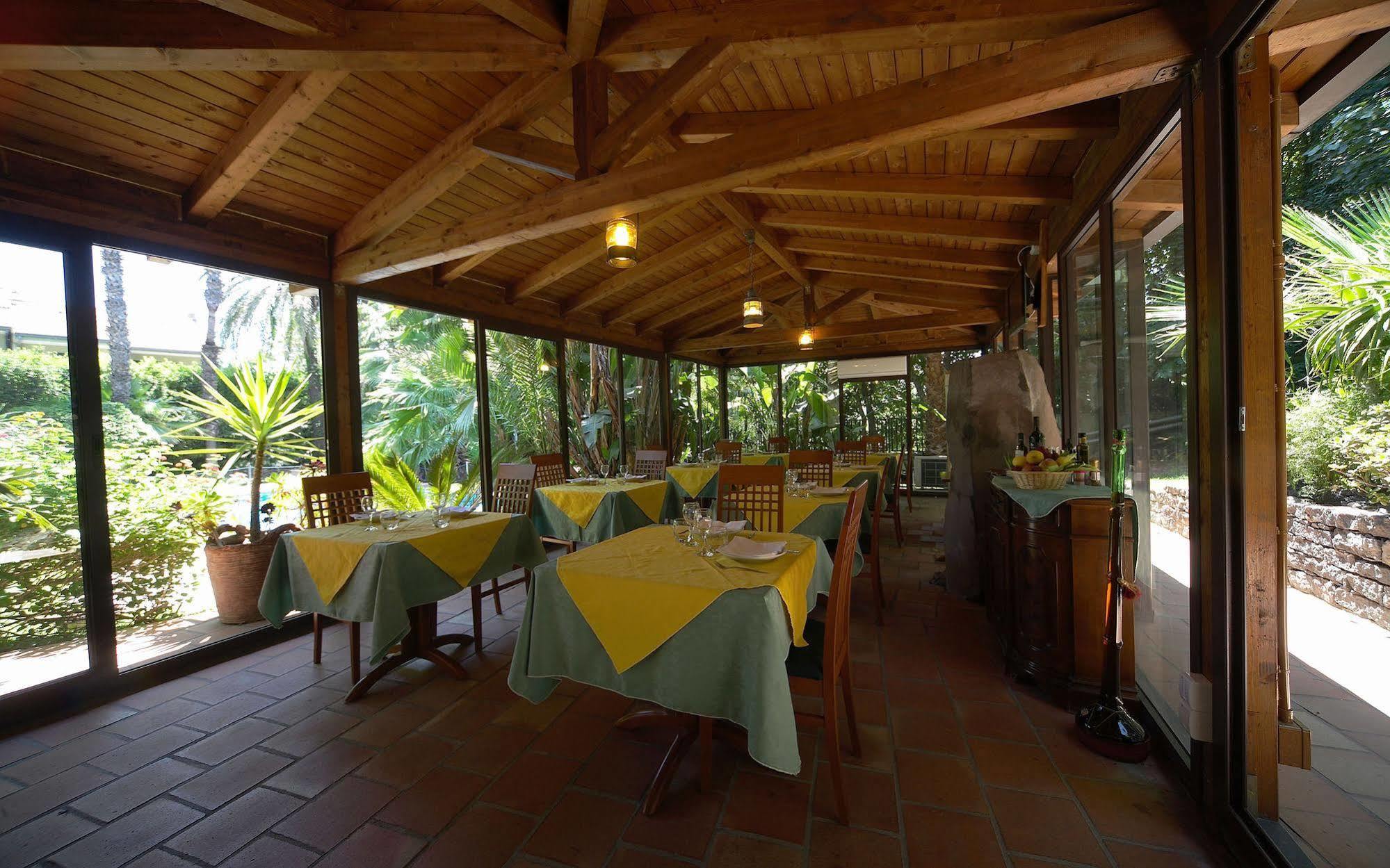 Hotel Borgo Verde คาตาเนีย ภายนอก รูปภาพ