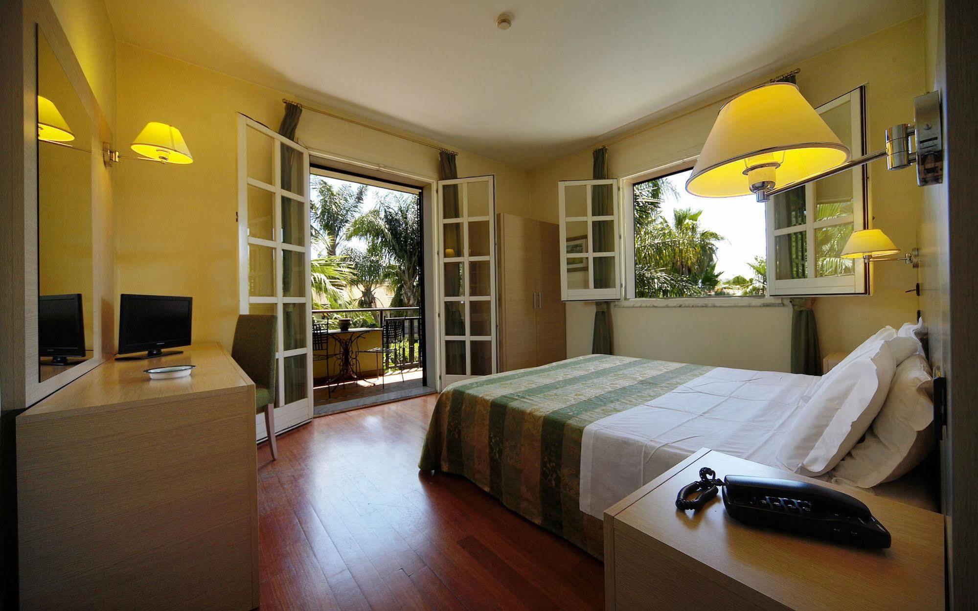 Hotel Borgo Verde คาตาเนีย ภายนอก รูปภาพ