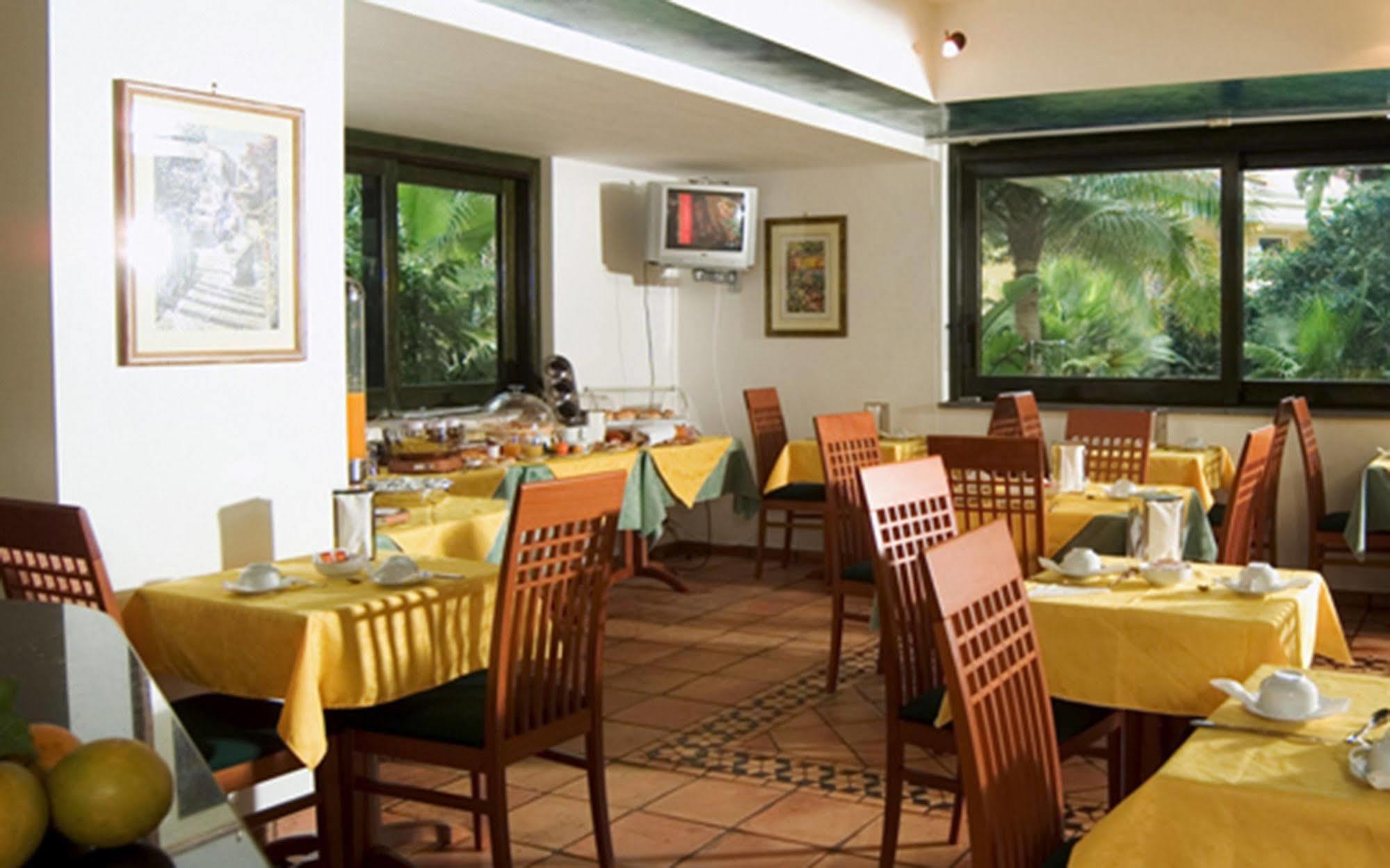 Hotel Borgo Verde คาตาเนีย ภายนอก รูปภาพ